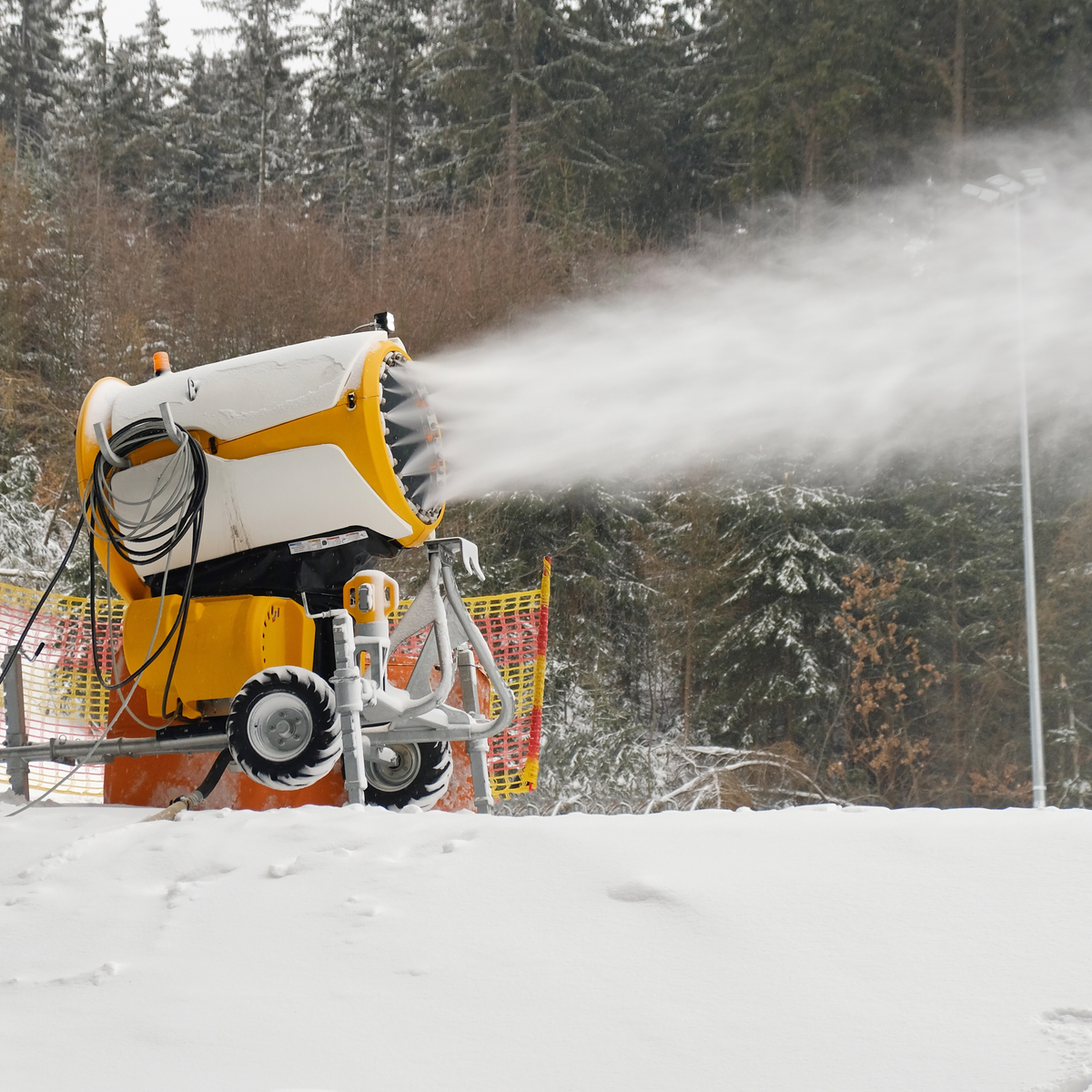 Compressed Air for Snowmaking: Sizing the System That Makes the Season