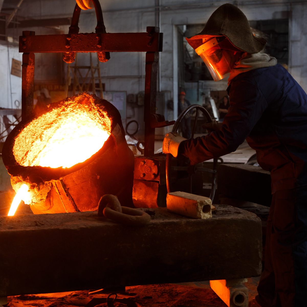 Compressed Air for Foundries: Dirty Heat, Silica, and a Compressor That Survives It