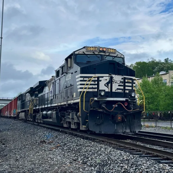 Compressed Air for Railroads and Transit Shops: What Keeps the Fleet Moving