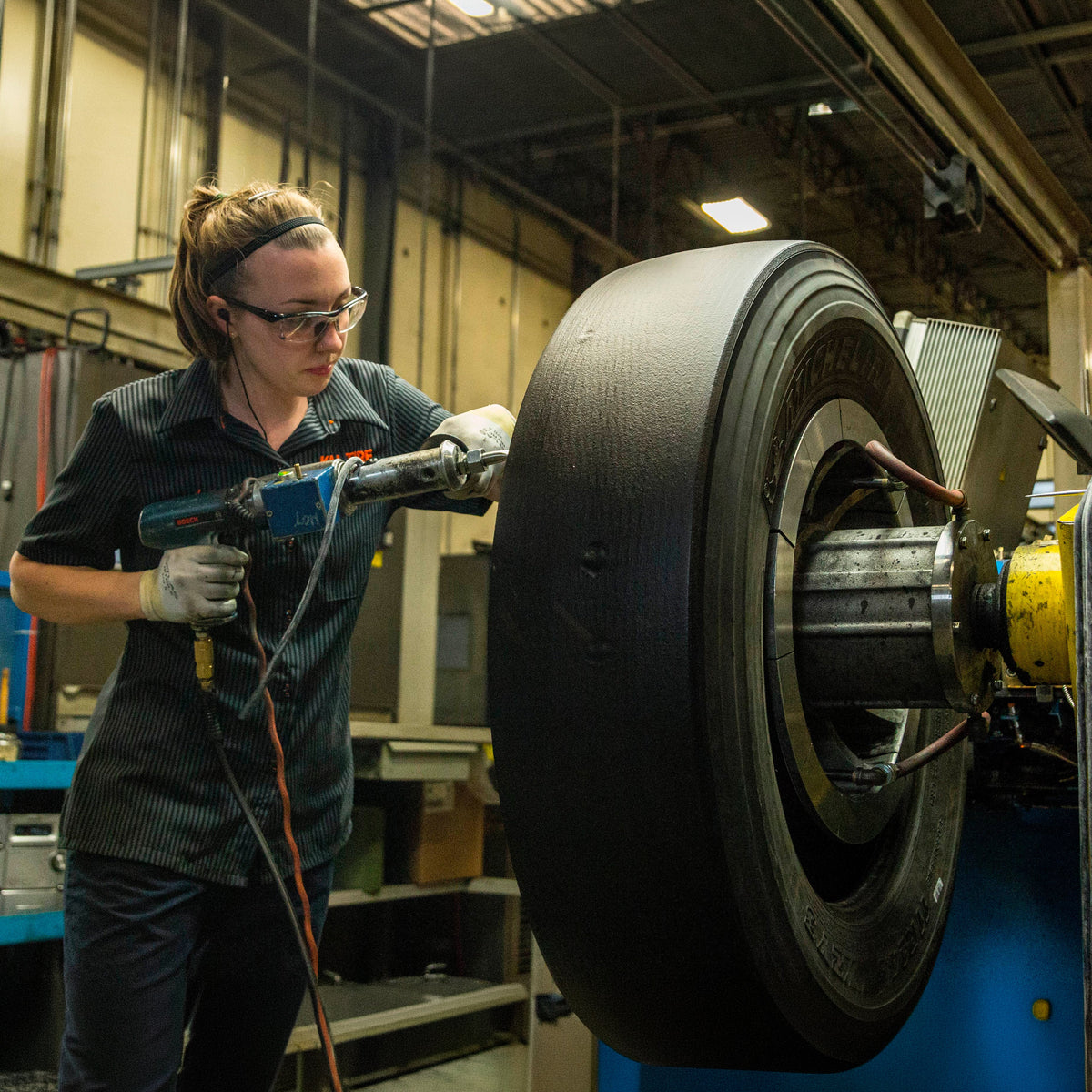 Compressed Air for Tire Retreading Plants: What the Shop Actually Runs On