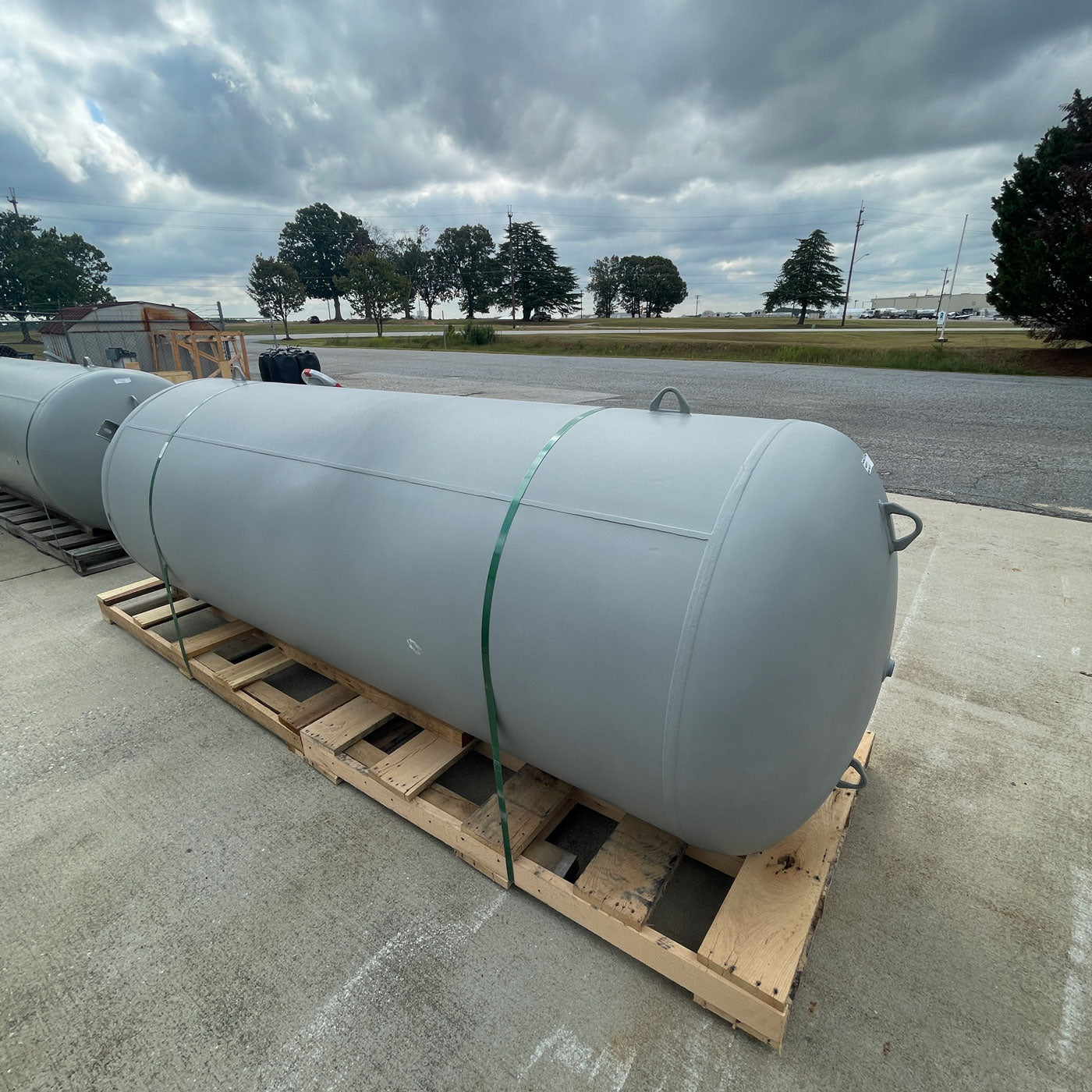 1060 Gallon 155PSI Vertical Air Tank By Samuel with 8" base ring | A10132