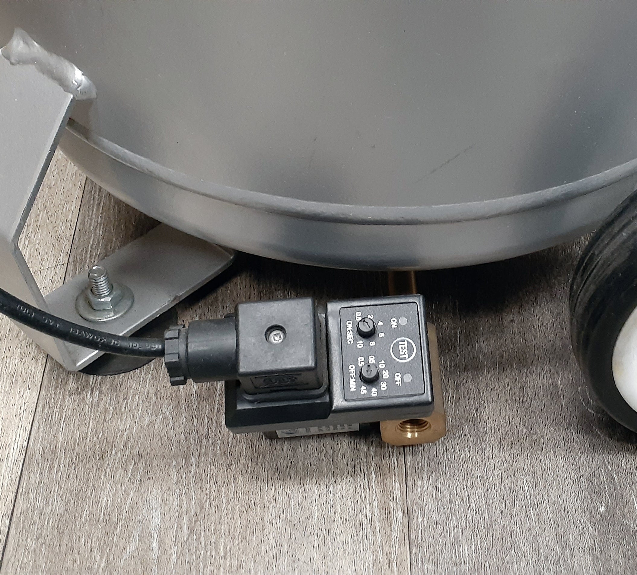 California Air Tools 2.0 Hp, 10.0 Gal. Aluminum Tank Ultra Quiet & Oil-Free Air Compressor w/Auto Drain