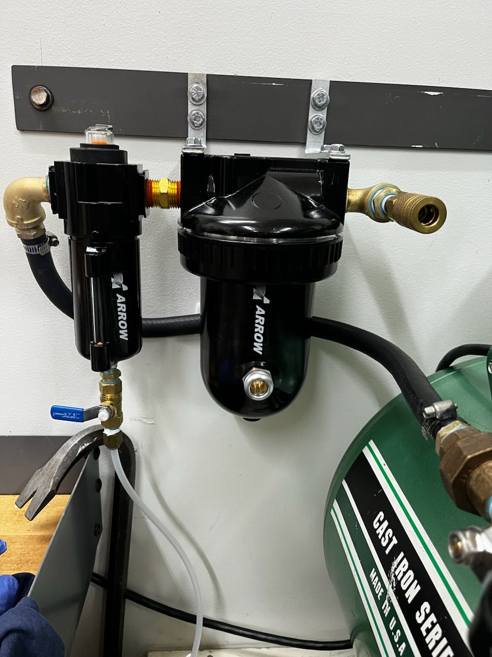 INDUSTRIAL MID FLOW 2-STAGE COALESCING FILTER & DESICCANT DRYER COMBO By Arrow