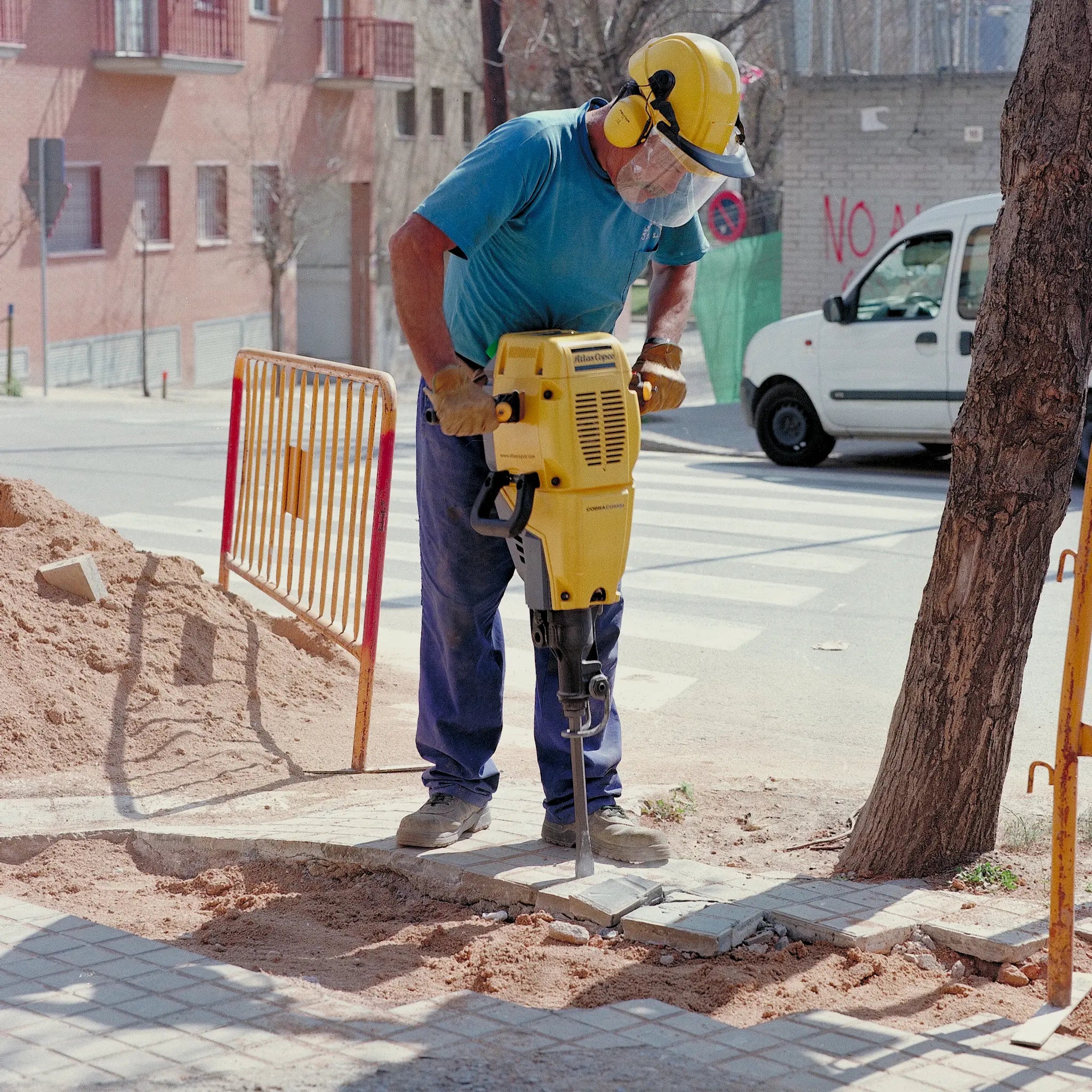 Cobra Combi - Combo Drill / Breaker – 2.7 hp 90cc Engine (6 ½ ft Max Drilling Depth)