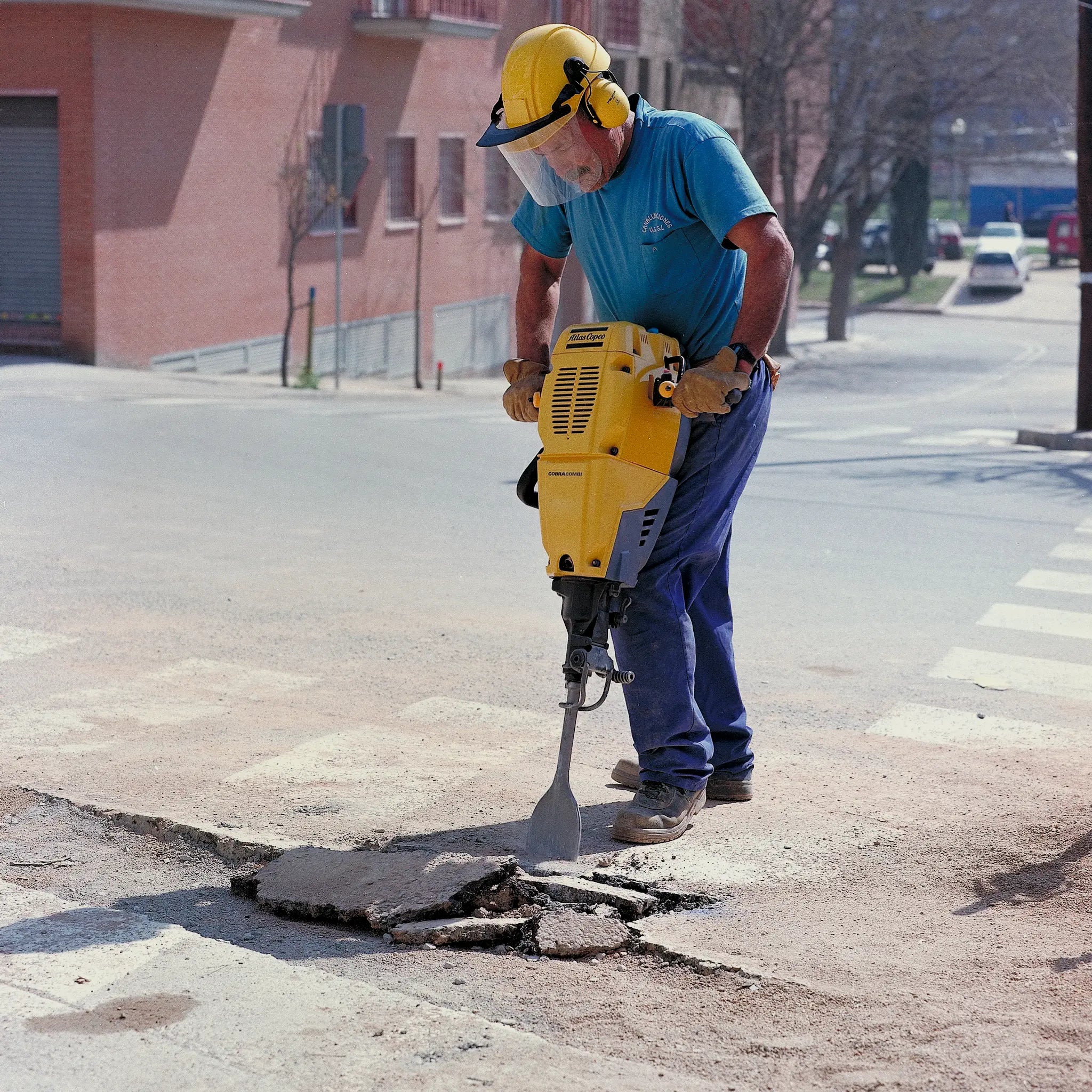 Cobra Combi - Combo Drill / Breaker – 2.7 hp 90cc Engine (6 ½ ft Max Drilling Depth)