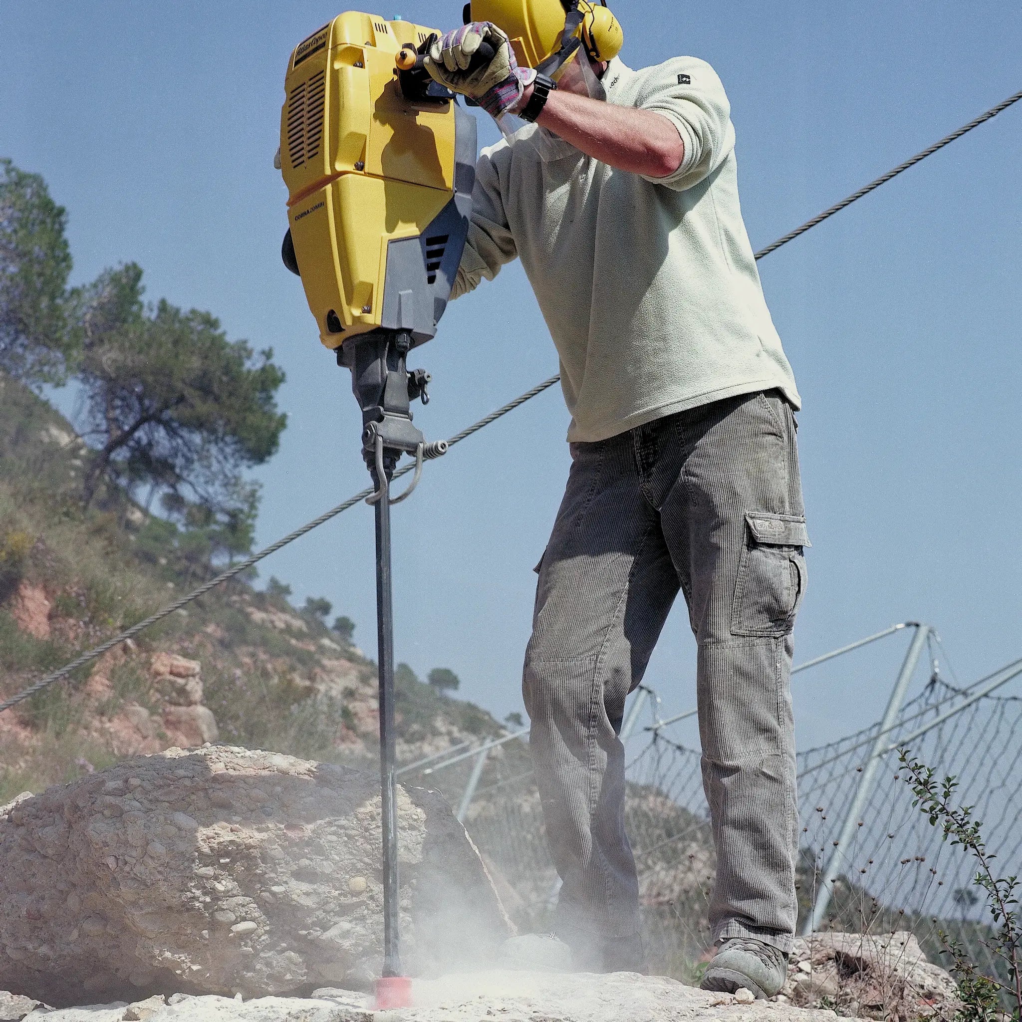 Cobra Combi - Combo Drill / Breaker – 2.7 hp 90cc Engine (6 ½ ft Max Drilling Depth)