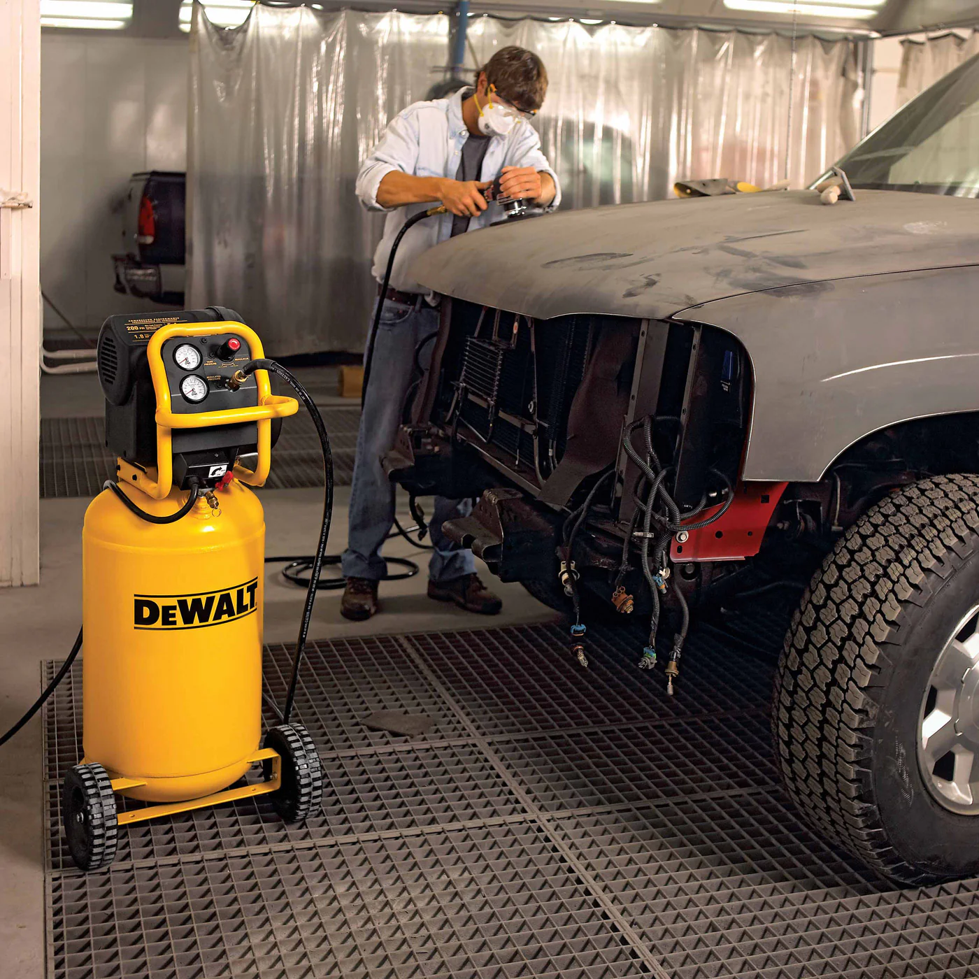 Dewalt D55168 Portable 1.9 Hp 200 PSI Oil Free 15 Gal Air Compressor