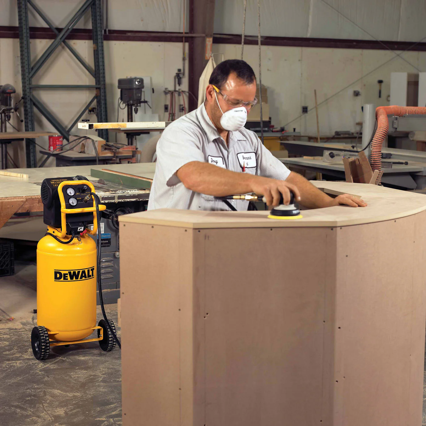 Dewalt D55168 Portable 1.9 Hp 200 PSI Oil Free 15 Gal Air Compressor