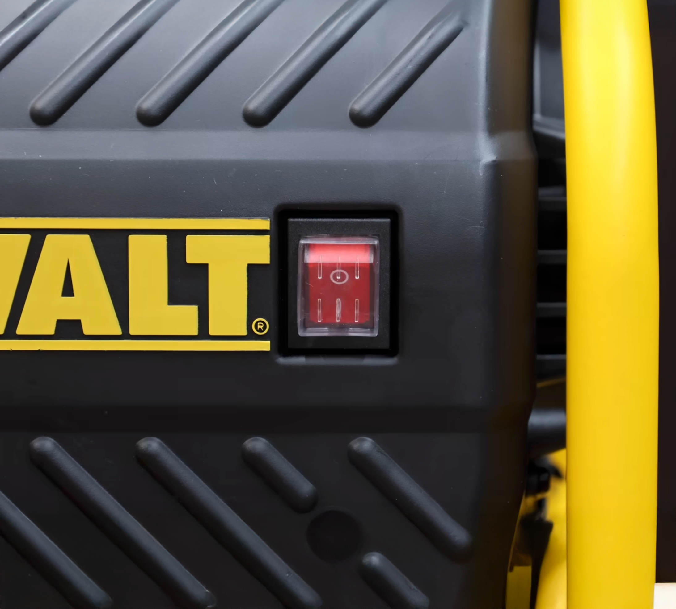 Dewalt DWFP55130 Portable 2.5 Gal 1.1 HP Oil-Free Air Compressor