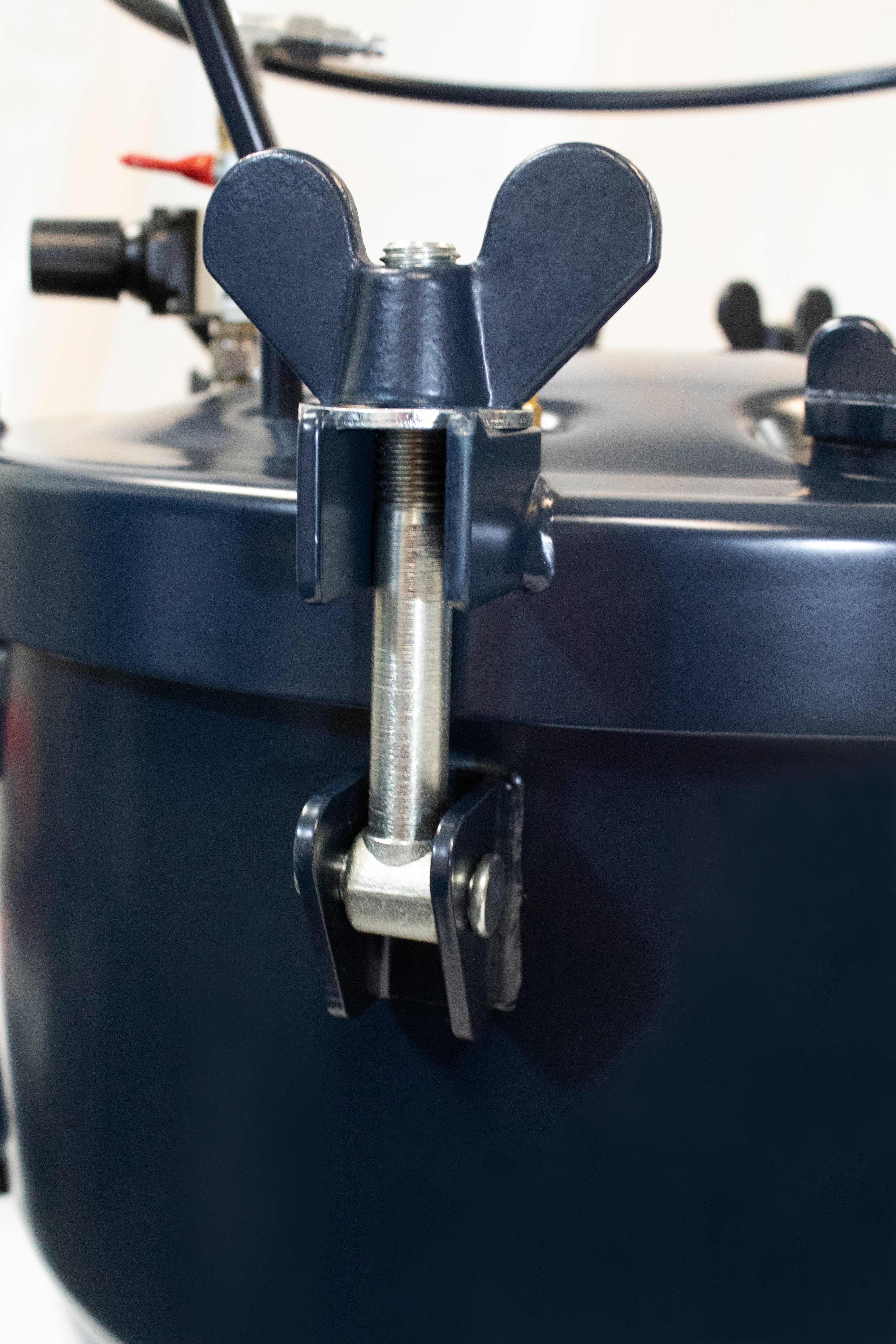 California Air Tools 5 Gallon Pressure Pot with HVLP Spray Gun & Hose