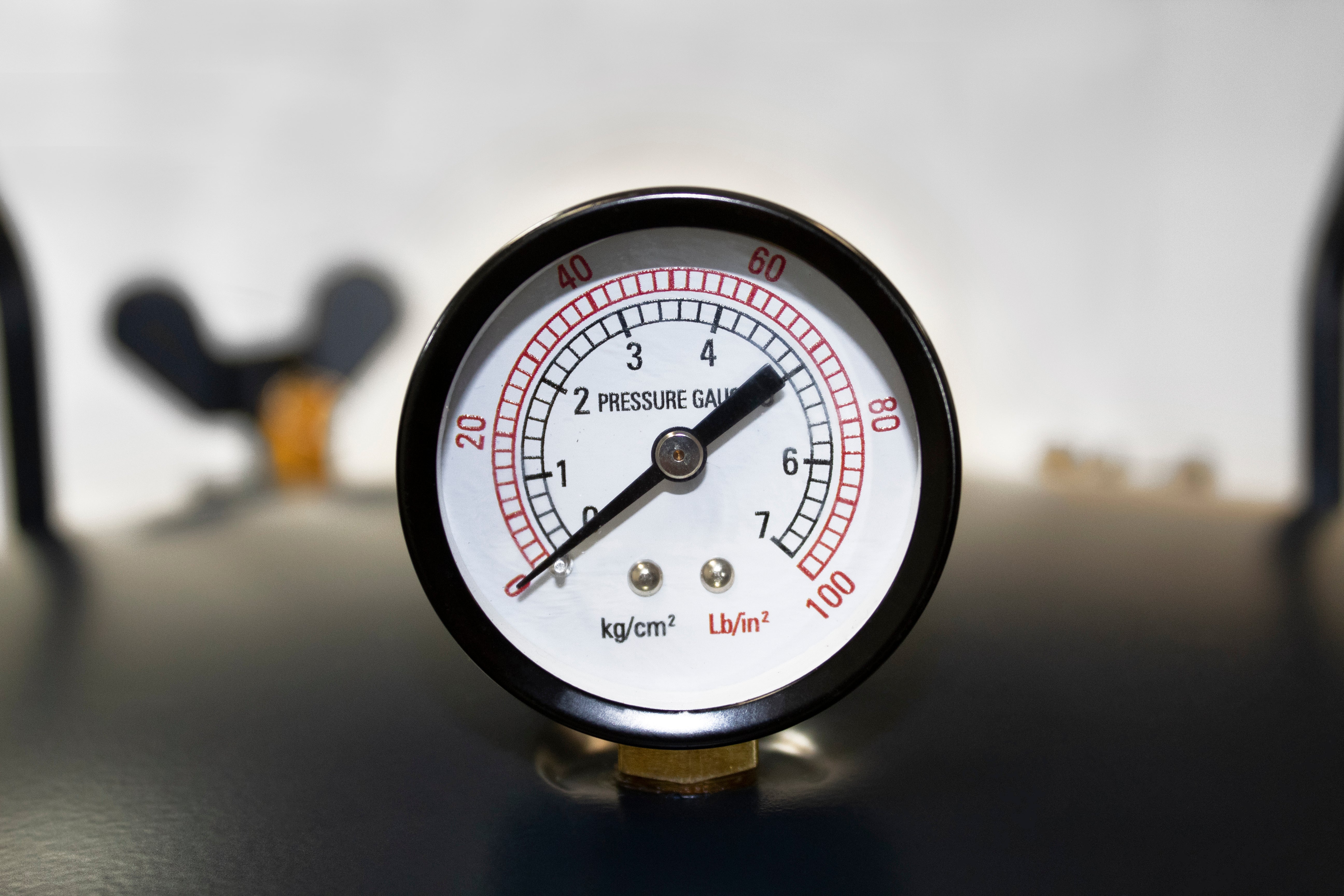 California Air Tools 5 Gallon Pressure Pot with HVLP Spray Gun & Hose